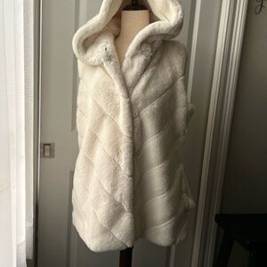 BCB Generation Faux Fur sleeveless lined hooded vest